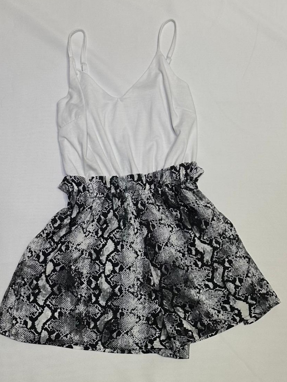 Bailey Blue White Snake Print Romper Size M Spaghetti Strap Summer Romper  Spec